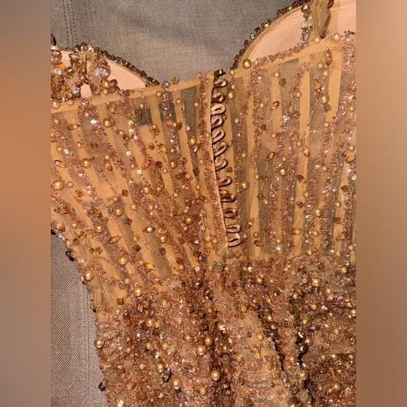 HANA official custom gold embellished gown - Picture 6 of 7